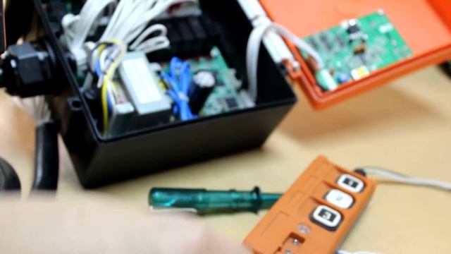 SAGA1-L10: How to match new transmitter to old unit - Part 3/4 смотреть онлайн