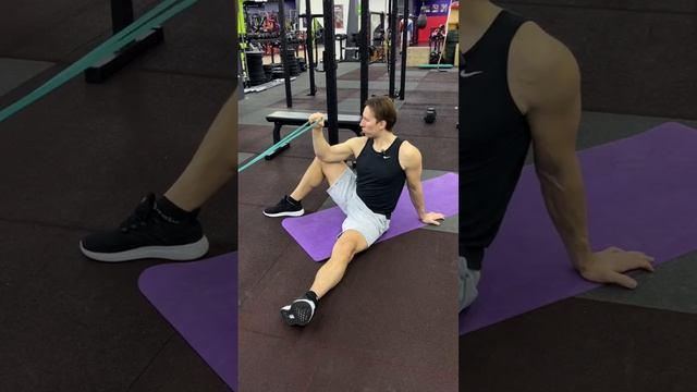 Изометрическое удержание сидя в L-позиции