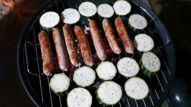 Вкуснейшие сосиски гриль с кабачками смотреть онлайн