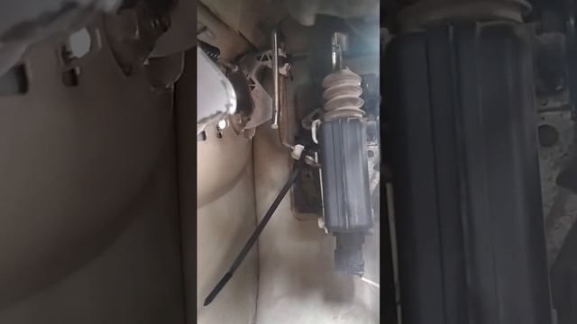 Ремонт механизма открывания наружной ручки двери автомобиля Рено Логан смотреть онлайн