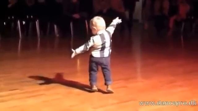 Маленький танцор - Пасадобль вообще мой любимый танец. смотреть онлайн
