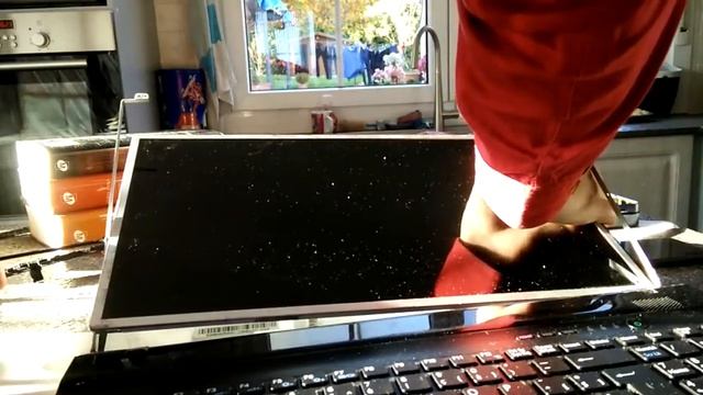 Laptop screen replacement / How to replace laptop screen Sony VAIO SVE1713X1EB смотреть онлайн