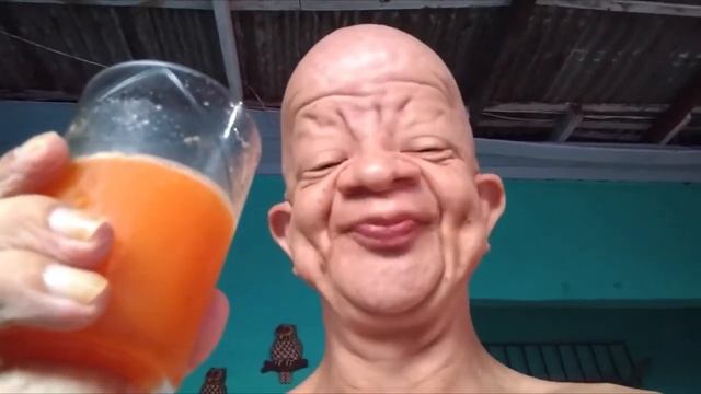 Лысый мужик пьет апельсиновый сок смотреть онлайн