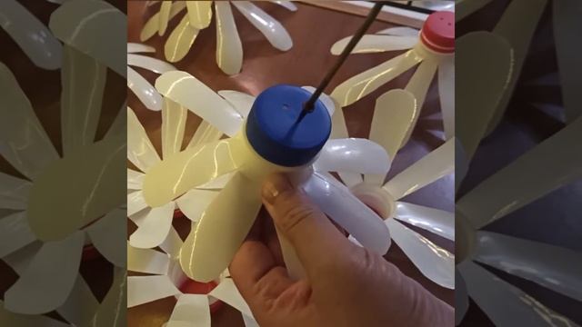 Ромашки из пластиковых бутылок. смотреть онлайн
