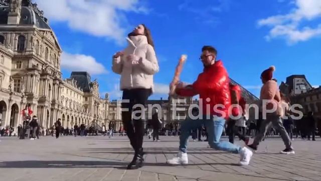 А НА КУХНЕ СУП МОЙ СТЫНЕТ..?