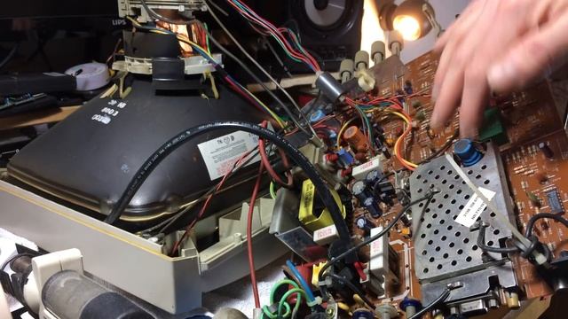Philips CM8833-II CRT Monitor Power Switch Repair and Recapping смотреть онлайн