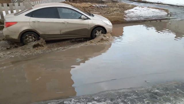 Большая лужа в селе Патруши весной 2019 смотреть онлайн