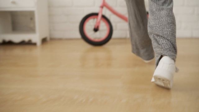 Двухколесный беговел AMAROBABY ROAD RACER смотреть онлайн
