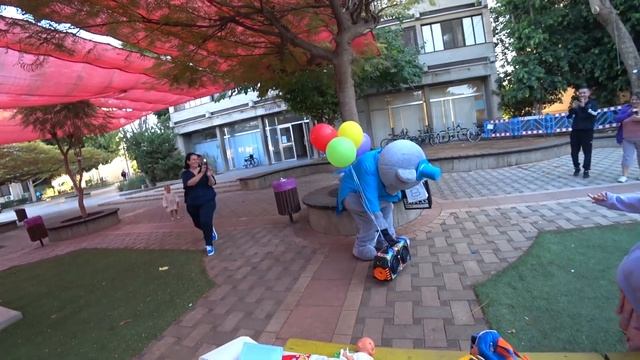 2 недели назад к нам в Израиль из Чернигова прилетела девочка Диана и мы поздравили ее с ДР!!! смотреть онлайн