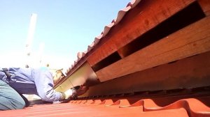 Установка торцевой планки подшивка кровли