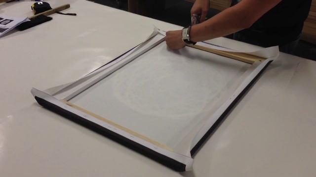 Как натянуть холст на подрамник. Изготовление картин. смотреть онлайн
