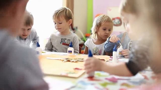 Осенний день в детском садике "ПОЧЕМУЧКИ" в Одессе смотреть онлайн
