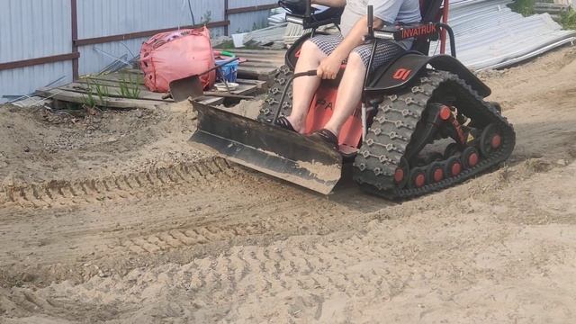 Кресло на гусеницах от компании Pashin.