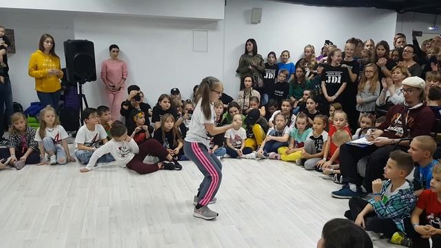 Вероничка Скрипка/Арена kids battle/ Hip Hop до 10 лет смотреть онлайн