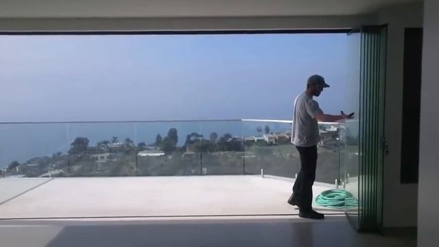 GLD-Портал. Система раздвижных перегородок из безопасного закаленного стекла. смотреть онлайн