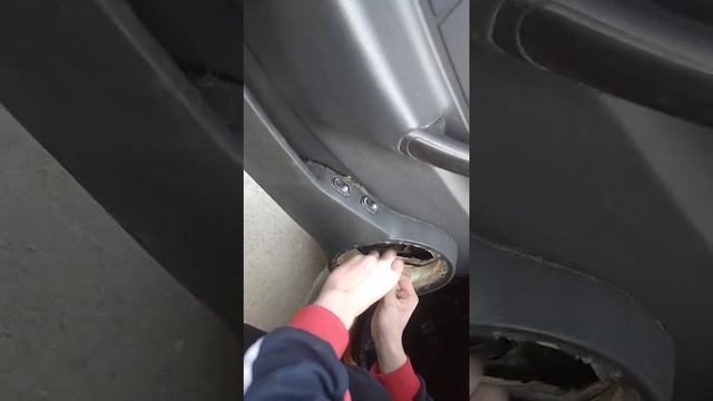 Замена штатных динамиков в ВАЗ 2115 на DL Audio Raven 200" смотреть онлайн