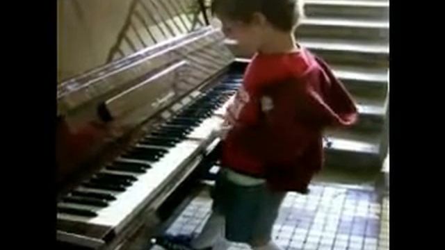 пианино на лестнице смотреть онлайн