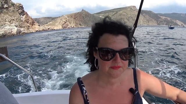 КРЫМ. СЕКРЕТЫ БАЛАКЛАВЫ. НА КАТЕРЕ В ОТКРЫТОЕ МОРЕ. ДЕЛЬФИНЫ ПЛАВАЮТ РЯДОМ.