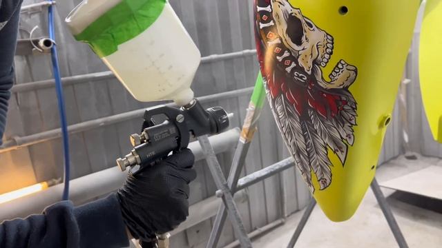 Бак от мотоцикла. Аэрография на мотоцикле. Кастом проект 4к смотреть онлайн