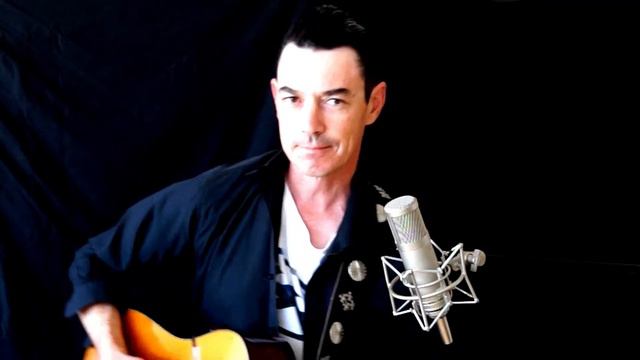 Blue Hotel (Chris Isaak cover) смотреть онлайн