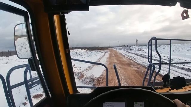 Возим боксит.Зима приходит в карьер,но осень сопротивляется.Встрял на складе. смотреть онлайн
