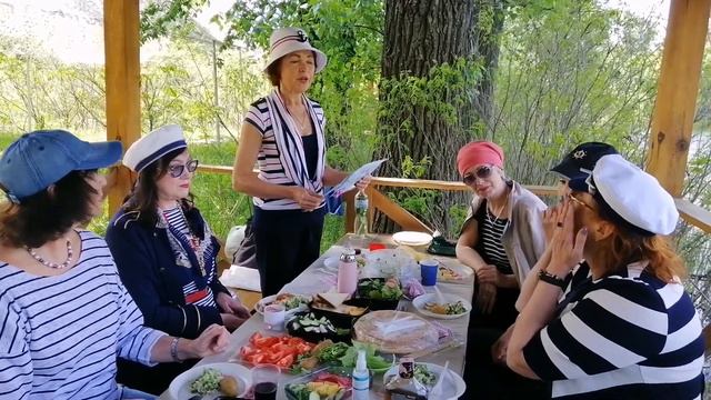 Стильные Бабочки отмечают майские дни рождения. смотреть онлайн