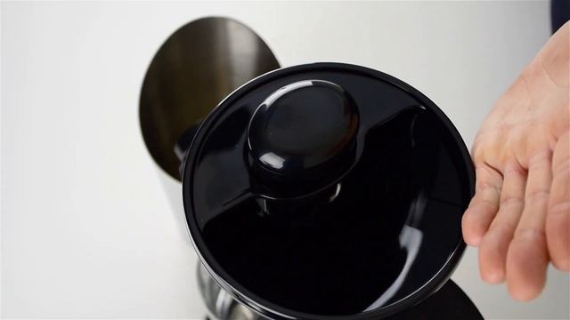 Sana 727 Supreme Juicer & 702 Oil Extractor Attachment Available in the USA смотреть онлайн