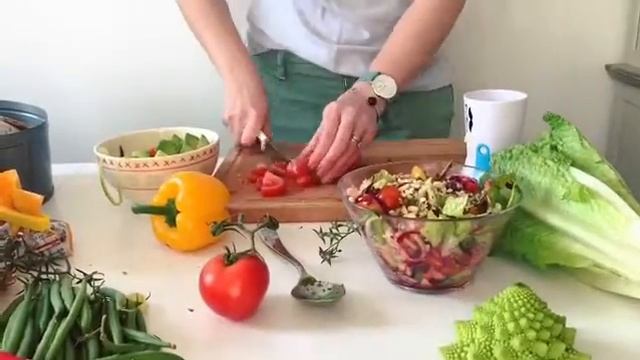 Beetroot and Avocado salad - Салат из свеклы и авокадо смотреть онлайн