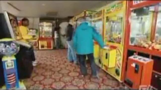 Как выиграть у автомата с мягкими игрушками смотреть онлайн