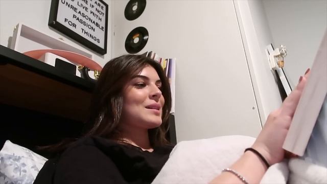 finally reading the SHATTER ME series смотреть онлайн