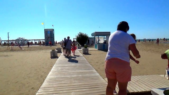 #АНАПА. ПОСЛЕ ДОЖДЕЙ И ШТОРМА БЕРЕГ ГРЯЗНЫЙ. смотреть онлайн