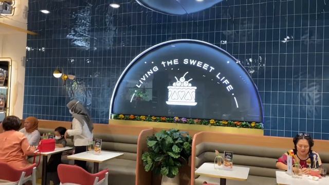 French Influenced Indonesian Bakery | Kue dan Roti Enak | West Java Indonesia смотреть онлайн