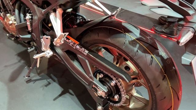 Honda CB650R E-Clutch (2024) - EICMA 2023