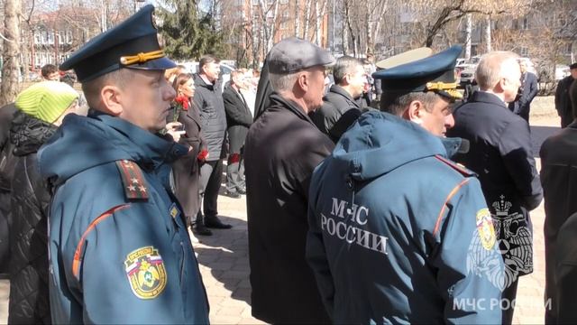 Сотрудники МЧС России почтили память ликвидаторов Чернобыльской катастрофы смотреть онлайн