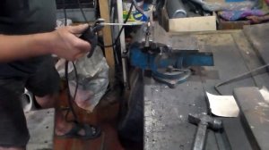 Ремонт завесов дверей ваз классика ,замена осей петель.