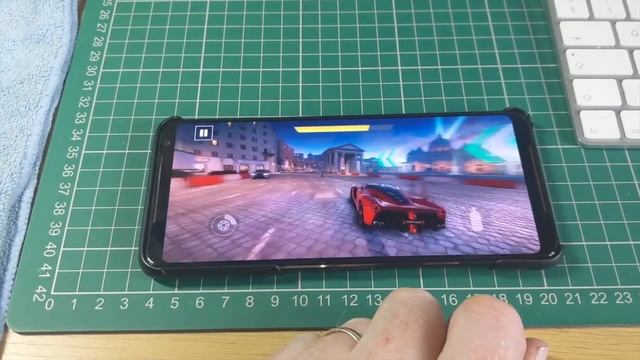 Gameplay on Asus ROG Phone II vs Razer Phone 2 смотреть онлайн