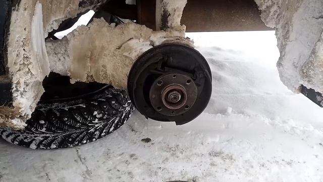 Клинит заднее колесо на Приоре. Причина и устранение. смотреть онлайн