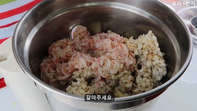 초보자도 100% 성공하는 삐뚤빼뚤 무김치 :: 확실한 맛을 보장합니다 :: Kimchi смотреть онлайн