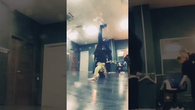 Godu breaking jam. #каста #breaking #брейкданс #брейкинг #breakdance #art #арт #стритарт #танец #gv смотреть онлайн