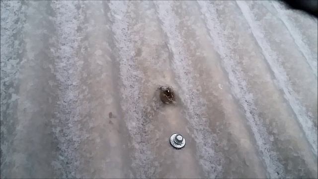 Как заделать дырки в металлической крыше