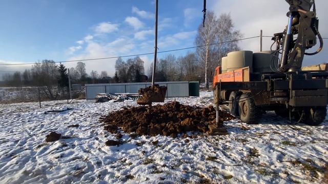 Бурение колодца машиной зимой в Московской Области!!! Работаем в плывунах!!! смотреть онлайн