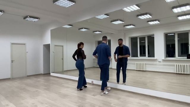 Урок Бачата #1 Онлайн[Базовые шаги, начинающий уровень] смотреть онлайн