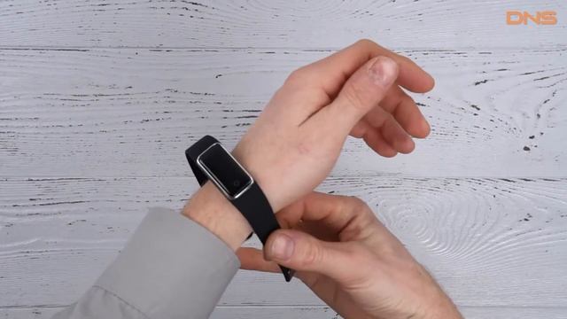 Распаковка TCL MOVEBAND MB20G / Unboxing TCL MOVEBAND MB20G смотреть онлайн