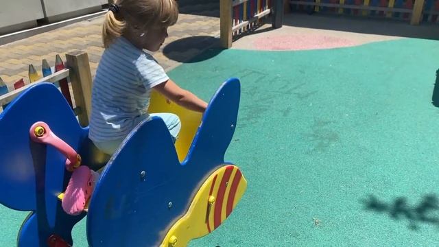 Июнь,2022г.Что растёт у нас перед домом/Ксюша первый раз купается в ? море в Анапе смотреть онлайн