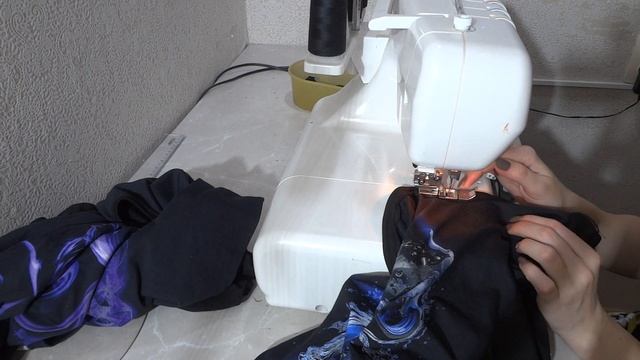 Необычная обработка горловины и низа изделия из трикотажа смотреть онлайн