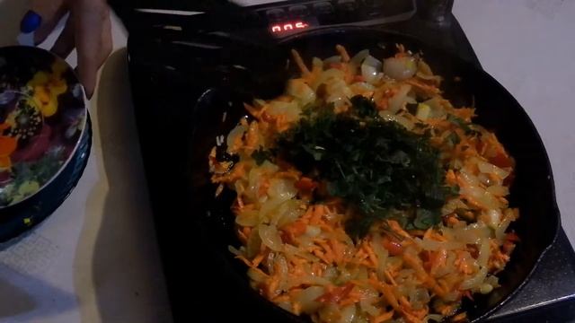 Нежная рыбка запеченная в духовке! Рецепт домашней скумбрии овощами! смотреть онлайн