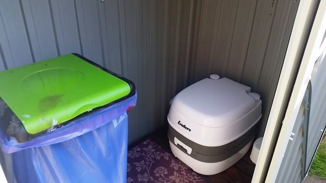 Gerätehaus als Außentoilette. Europalette als Podest смотреть онлайн
