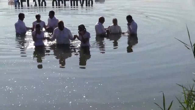 Водное крещение под пение церкви(1часть) 08.08.2021 смотреть онлайн