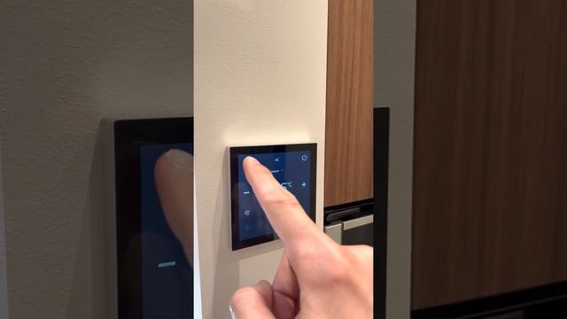 Управление умным домом с помощью сенсорной панели HDL Granite