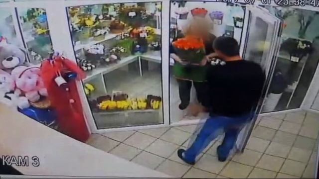 Разбойники ограбили цветочный магазин в Новосибирске смотреть онлайн